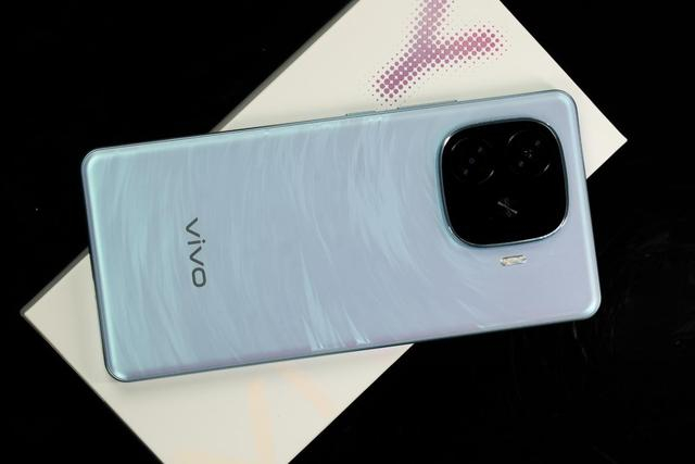 y200参数配置如图:外观设计:vivo y200在外观设计上采用了与y200 gt