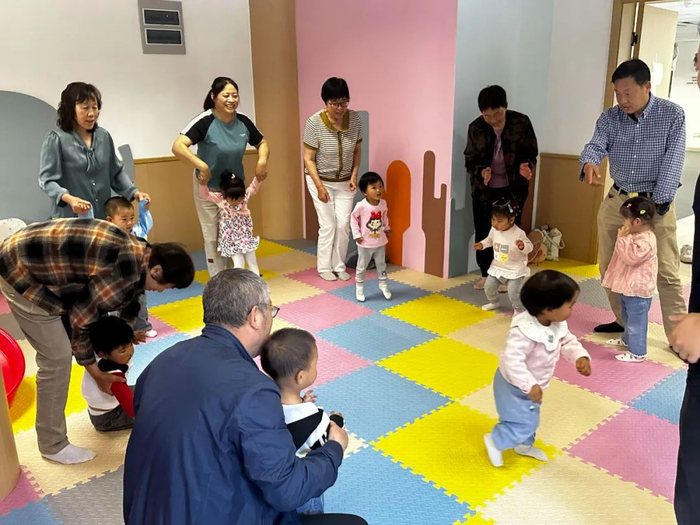 亲子快乐游戏,促进运动发展