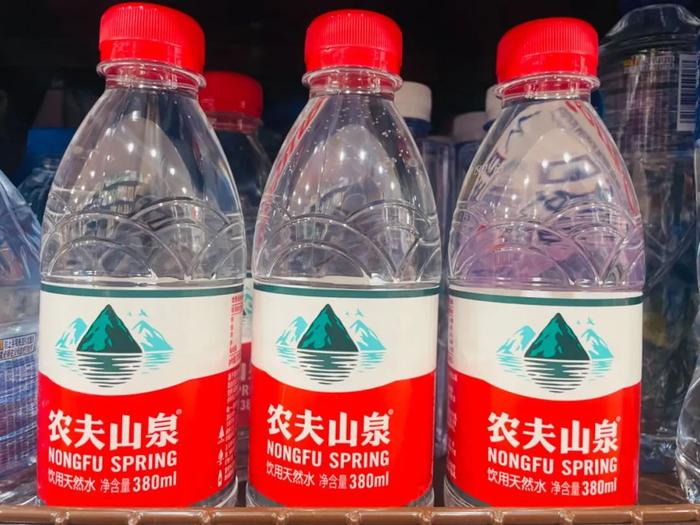 还是卖水最赚钱？十大饮料公司实力揭晓：“三巨头”撑起半壁江山