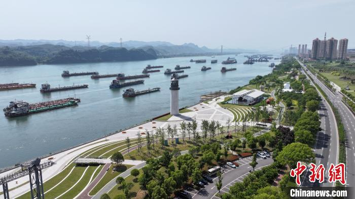 湖北宜昌:滨江脏码头蝶变"生态打卡地"