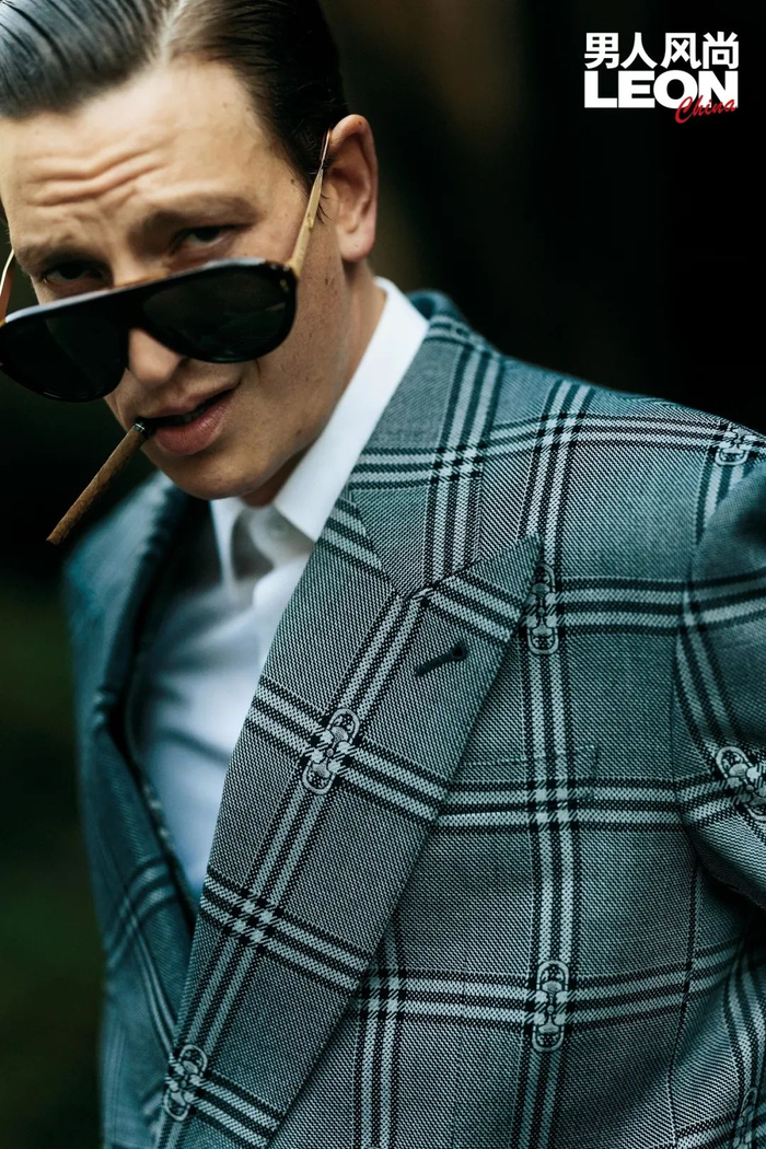 威风凛凛的男人