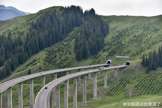 果子沟大桥隧道。图/微博网友