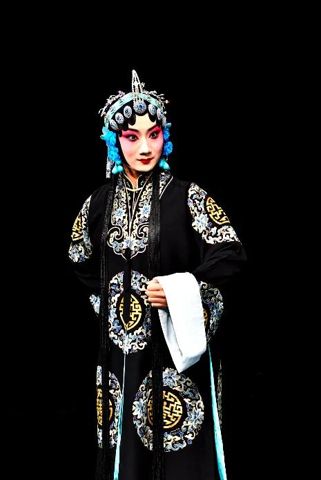 师从任德川,殷宝忠,陈德俊,李光,宋玉庆,高佩秋,张志华等各位老师.