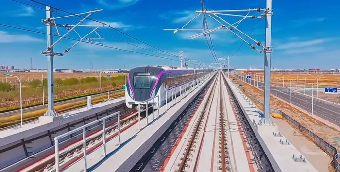 z4号线7站6区间32公里轨通,列车,车站亮相