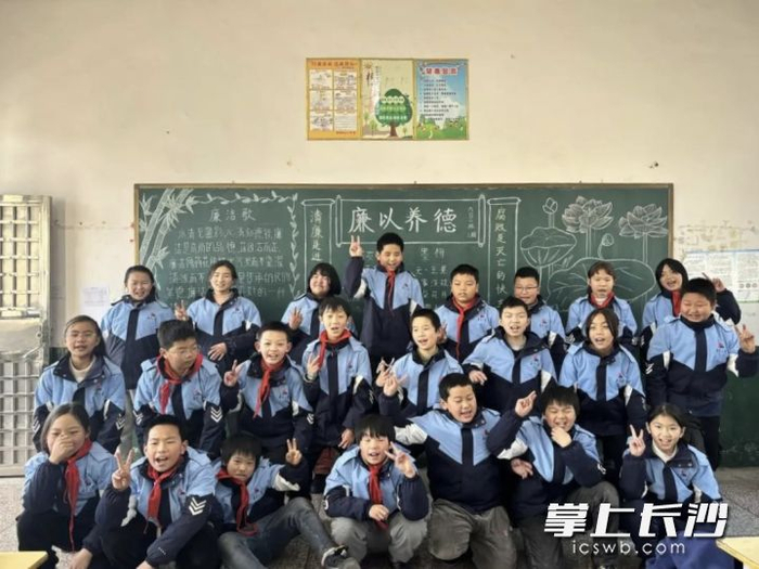 长沙"希望校服"公益活动启动|公益|捐赠|长沙市_新浪新闻