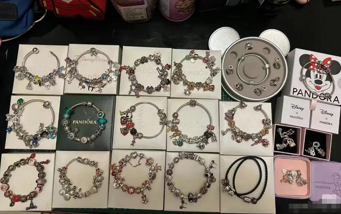 网友称，一入“潘门”深似海，这只是家里的“冰山一角”。网友分享截图