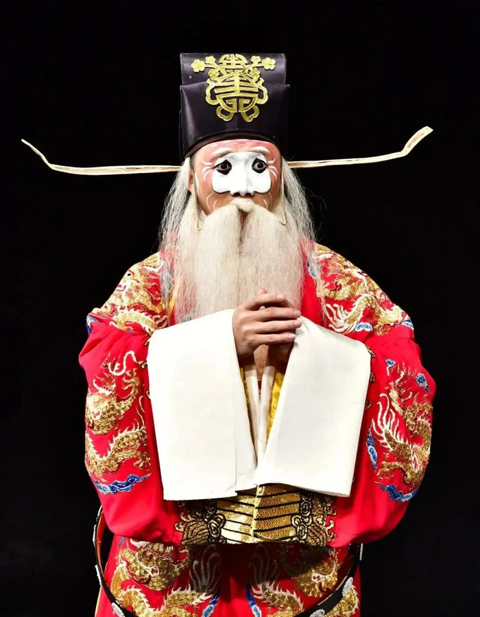 王辉:胡少岩山东省京剧院优秀青年演员,工老生,武生.