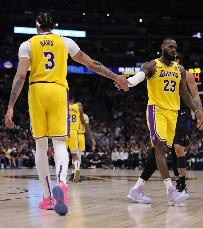 湖人,天黑了.|湖人|雷迪克|詹姆斯_新浪新闻