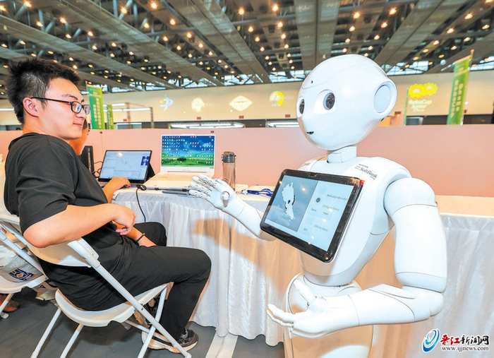 2024robocup机器人世界杯中国赛今日开幕 各路"科技达人"加紧备战