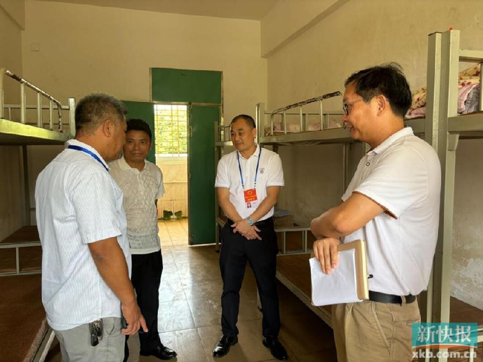 调研组一行深入前山中心小学,前山中学,北松小学等地,实地考察校园