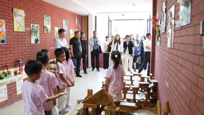 活动第二站,观摩团来到了河南大学幼儿园金明园区站,学校于2022年9月