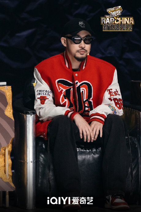 在海选中通过了@mchotdog热狗 严格专业的考核拿到金链子的rapper