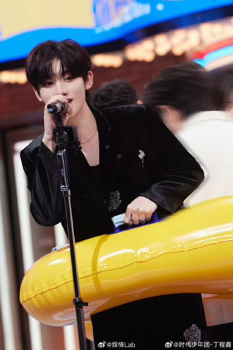 原来@时代少年团-丁程鑫 童年的味道是粽子粘白糖!