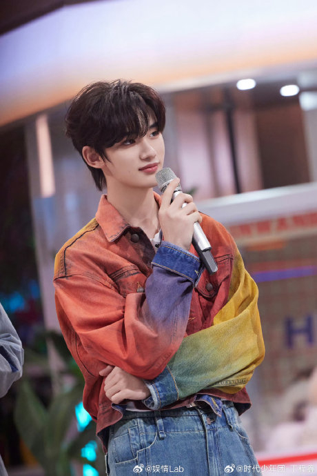 原来@时代少年团-丁程鑫 童年的味道是粽子粘白糖!