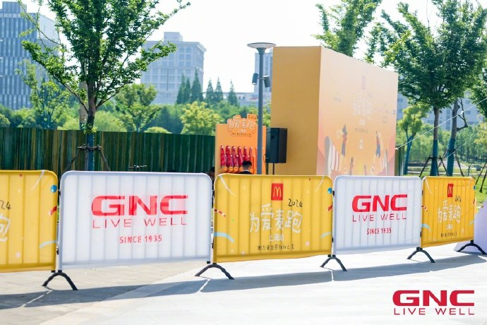 今天"为爱麦跑"亲子家庭公益跑活动在上海森兰绿地举行
