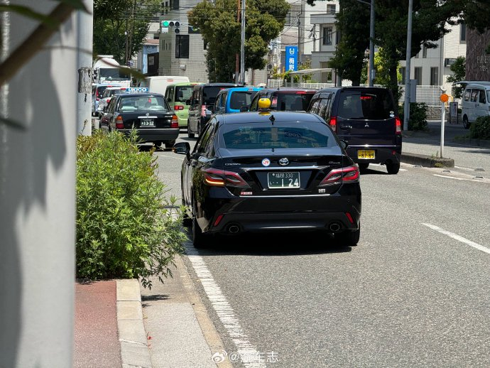上周在日本还遇到一台15代皇冠的出租车05 既然15代没引进 遇上了