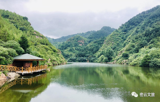 仙居谷位于"密云水库"上游,北依燕山,西邻安达木河,景区森林覆盖率97%