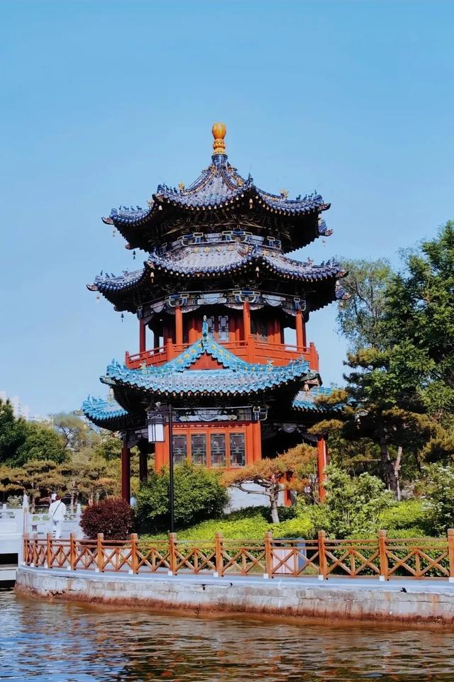 迎泽公园作为太原的地标,坐落在迎泽大街218号,是太原解放后建设的第