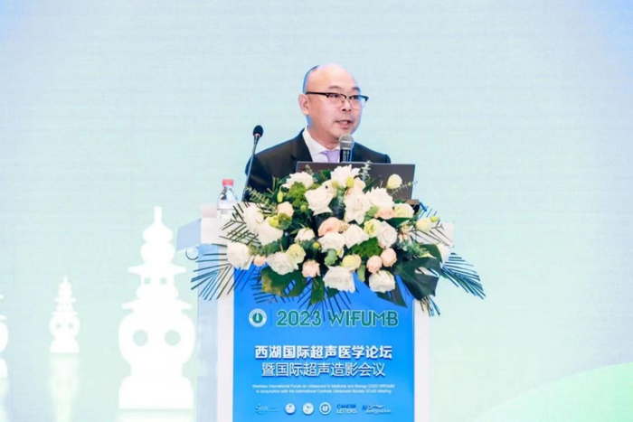 黄品同教授在2023西湖国际超声医学论坛开幕式上/浙大二院供图