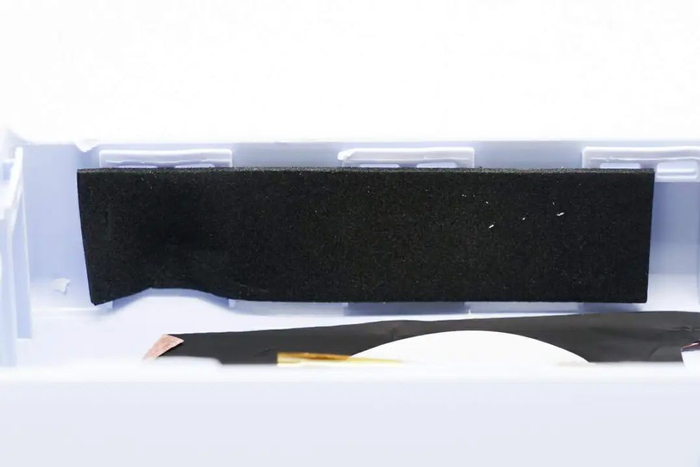 电池组与pcba模块通过导线焊接连接,电池焊接保护板,正负极粘贴胶带