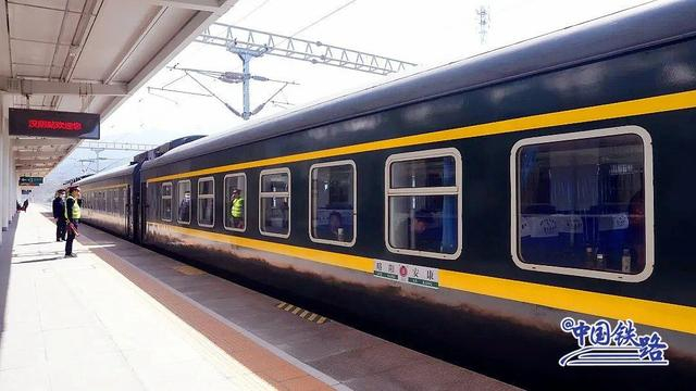 只有两节车厢!陕西这趟有趣有爱的小慢车等你打卡