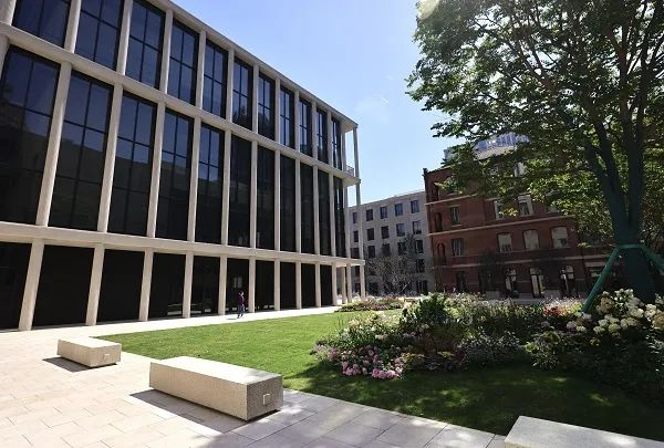 庭院广场。新民晚报记者 王凯 摄