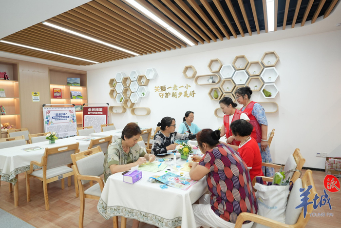 深圳首个服务示范点!龙华区民治街道“一老一小”社区服务站揭牌__财经头条