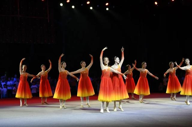 舞蹈开场表演