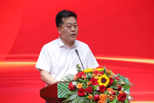 校长桑胜旺,当代文学研究会副会长,首都师范大学文学院教授张志忠