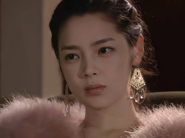 天生富家千金脸,可惜她疯了|朴诗妍|安娜|金世萱_新浪新闻