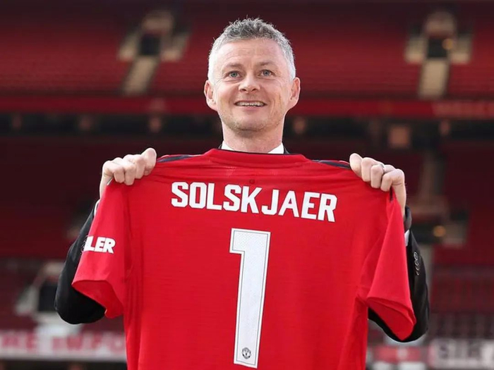 鲁尼3次下课!他们说有个笑话叫:曼联名宿当主教练