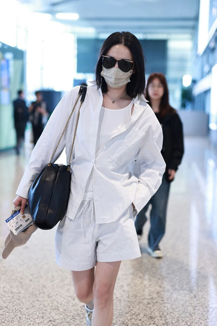 日婆的儿子快成她的街拍挂件了,"鸡腿姑娘"李沁这一等就是五年!
