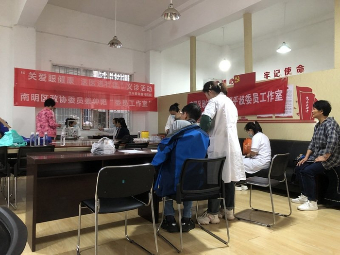 据悉,在南明区政协委员倪平波和姜仲阳协商下,西湖