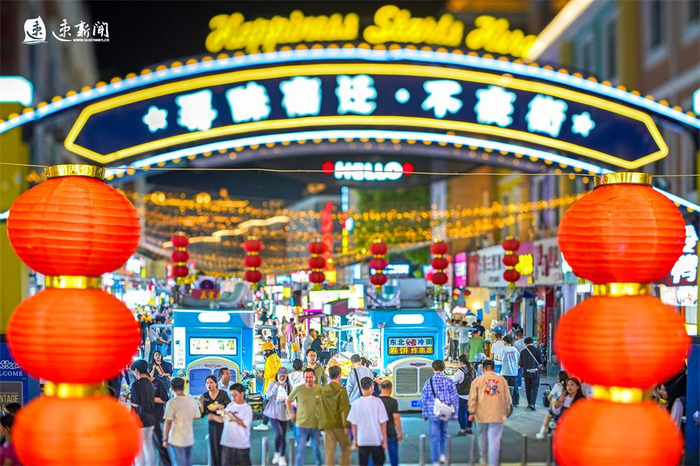 "寻味宿迁·不夜街"特色街区,前来逛夜市,品美食的市民游客络绎不绝
