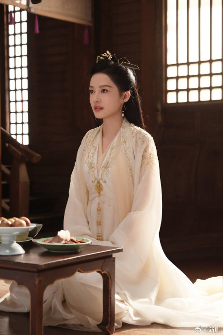 李沁林婉儿婚服华冠剧照96 中式婚礼造型好美|婉儿|李沁|嫁衣_新浪