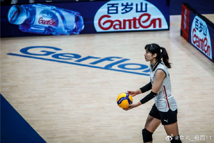 金多仁0拦1发,1分郑浩英3扣0中,2失误被拦,0拦0发,0分朴贞雅8扣2中,1