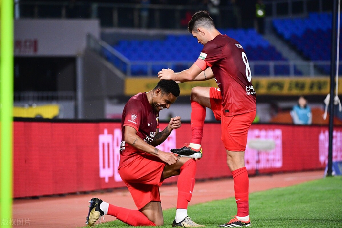 中超最新积分战报 3人双响!上港赢进球大战 1数据已经超申花