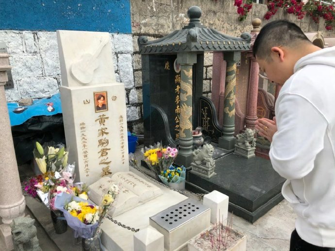 黄家驹墓碑遗照被砸坏##破坏黄家驹墓碑男子被扒出不雅前科##黄家 