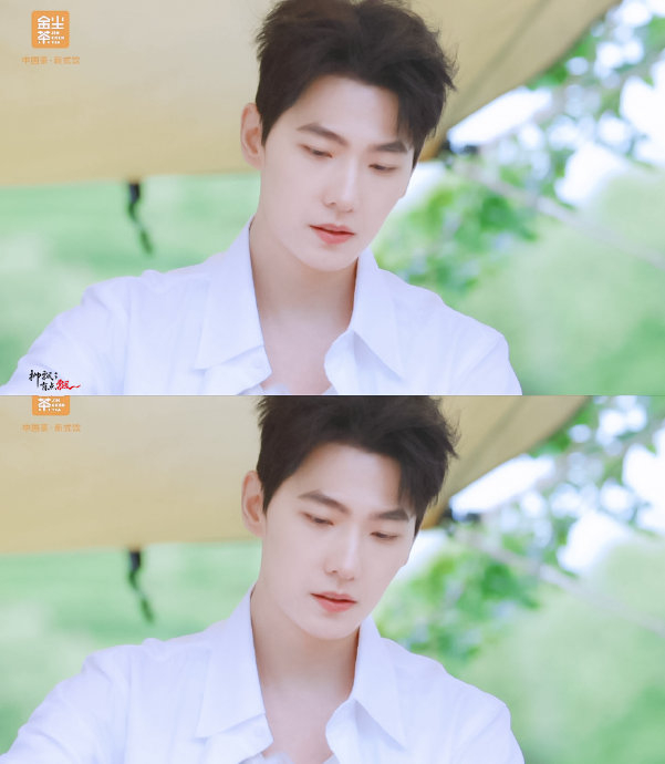 一抹清新的绿色和白嫩嫩的手~ 杨洋