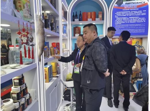 本届哈洽会上,他们生产的益脑宁片,刺五加浸膏,宁神灵颗粒等产品再次
