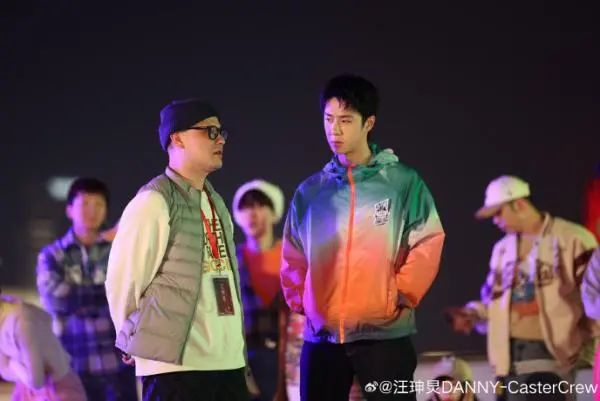 汪珅炅与王一博。