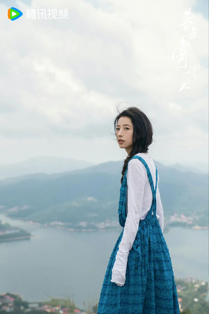 周雨彤靠麻花辫再次出圈,我一点也不奇怪