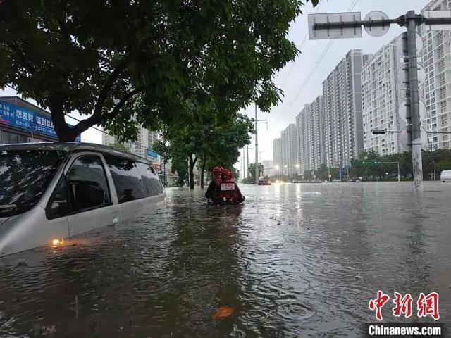 城区内涝、车辆被淹！还有特大暴雨，广西广东请注意！