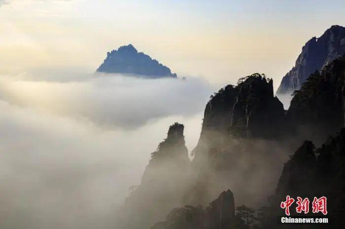 资料图：安徽黄山风景区现大面积云海景观。叶永清 摄