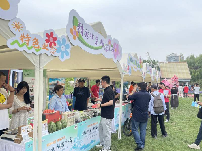 5月19日“中国旅游日”北京主会场，文旅企业亮出“看家本领”揽客。新京报记者 吴婷婷 摄