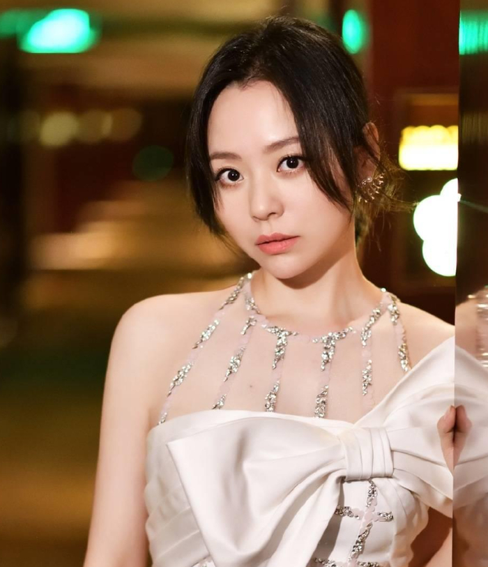 张靓颖庆出道19周年!庆祝方式别开生面,粉丝的回复又甜又暖