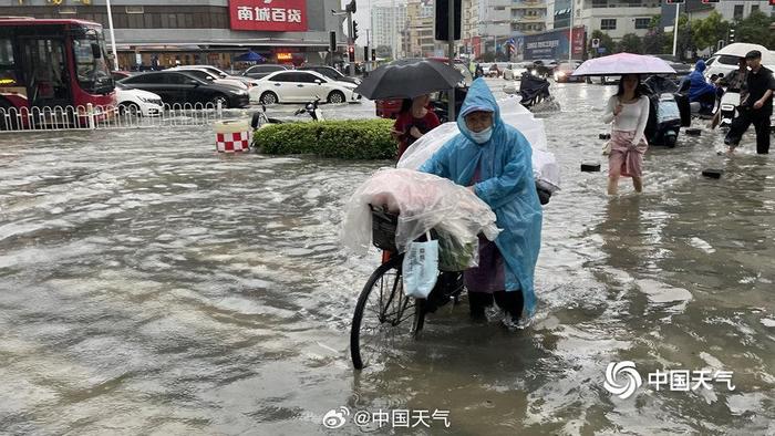 广西特大暴雨雨强破纪录,3条河流3个站出现超警洪水