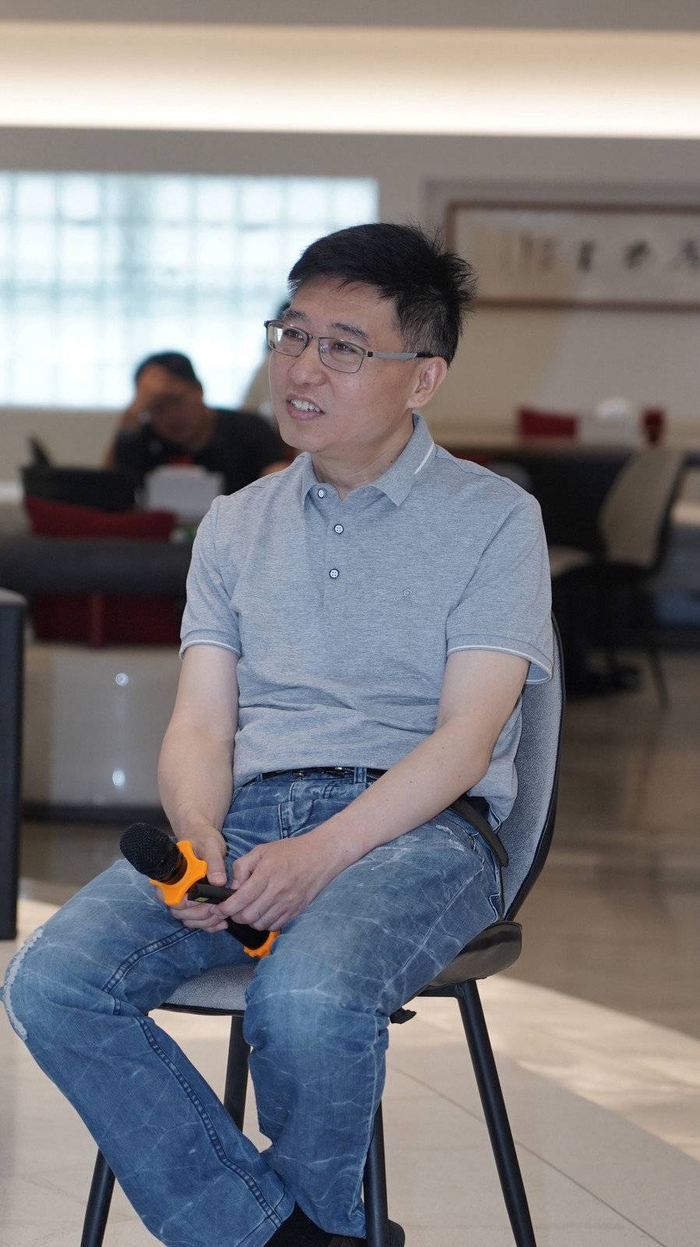 四川大学文学与新闻学院中国科幻研究院副研究员姜振宇从自己的学习