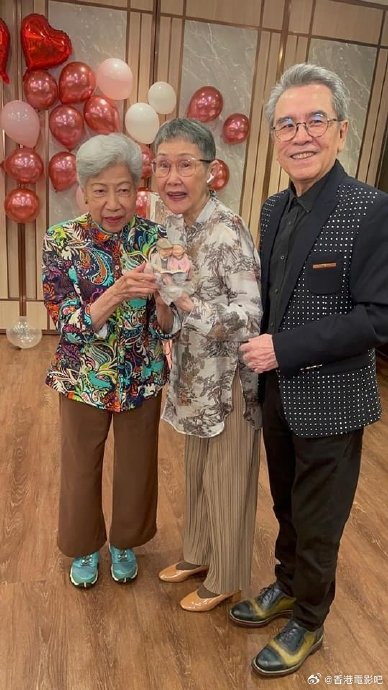 今天是姜大卫和李琳琳结婚50周年,两人举行金婚晚宴