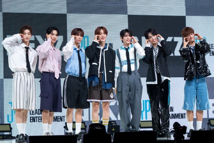 jyp新男团nexz今日举办首支单曲"ride the vibe"出道showcase
